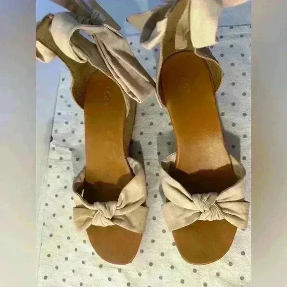 Bow Tie Ugg Sandals - Picture 6 of 9